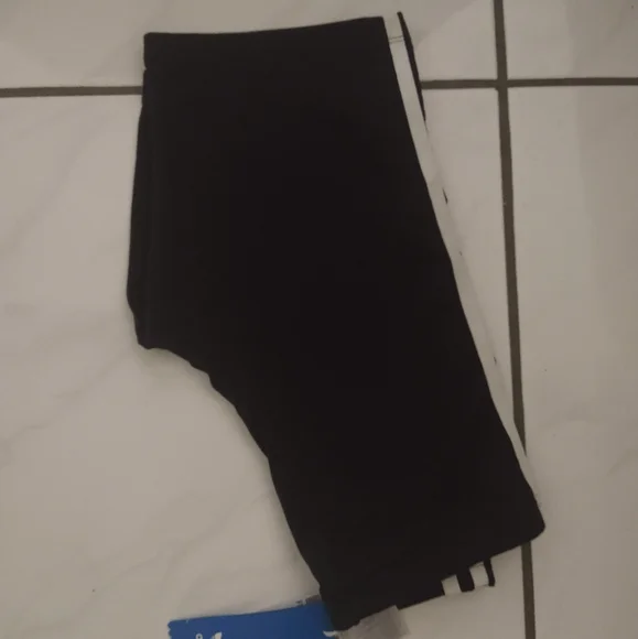 Black and white Classic traceable biker shorts - Picture 4 of 4